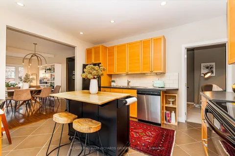 48 Lockwood Rd, Toronto, ON M4L 3M8