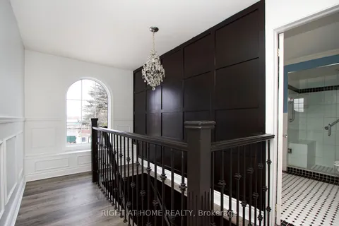 1053 Hortop St, Oshawa, ON L1G 4P4