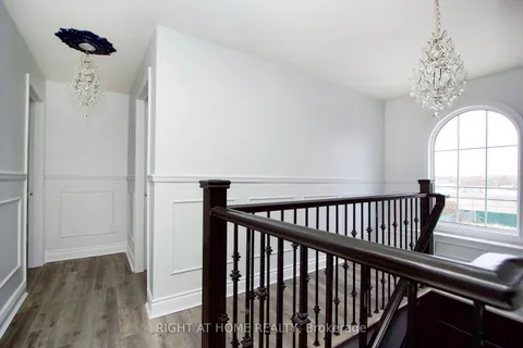 1053 Hortop St, Oshawa, ON L1G 4P4