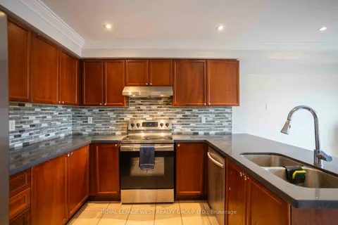 1532 Sarasota Cres, Oshawa, ON L1G 8E9