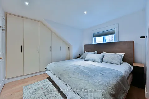 21 Rosevear Ave, Toronto, ON M4C 1Z1