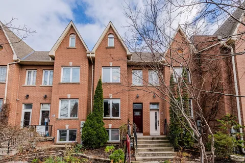 17 Brick Crt, Toronto, ON M4L 3X7