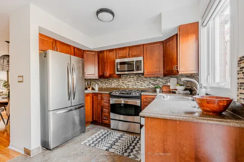 17 Brick Crt, Toronto, ON M4L 3X7