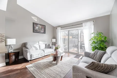 2525 Gerrard St, Toronto, ON M1N 1W9