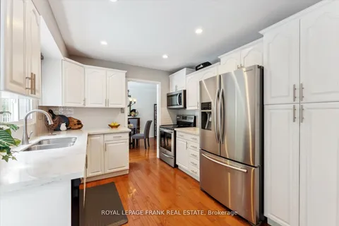 14 Mattawa Crt, Whitby, ON L1P 1E3