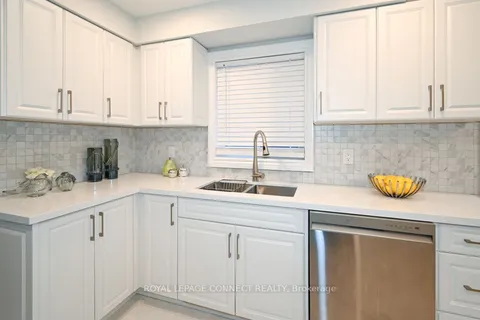 2 Barnard Crt, Ajax, ON L1S 6Z7