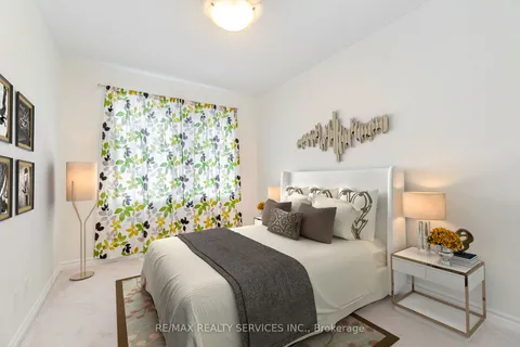 35 Nearco Cres, Oshawa, ON L1L 0J4