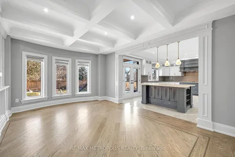 39 Gradwell Dr, Toronto, ON M1M 2N1