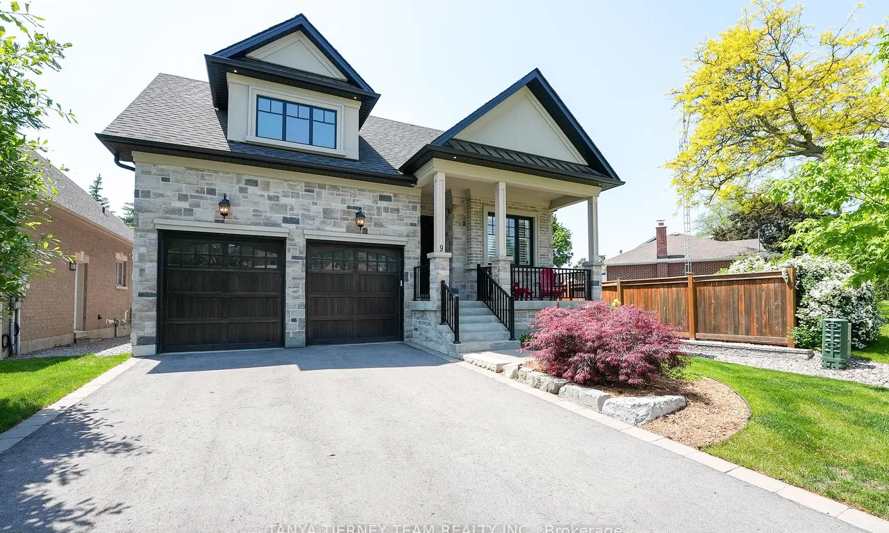 9 Centre St, Whitby, ON L1M 1C1