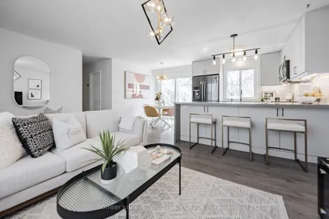 4075A Lawrence Ave, Toronto, ON M1E 2R6