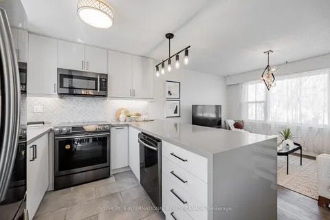 4075A Lawrence Ave, Toronto, ON M1E 2R6