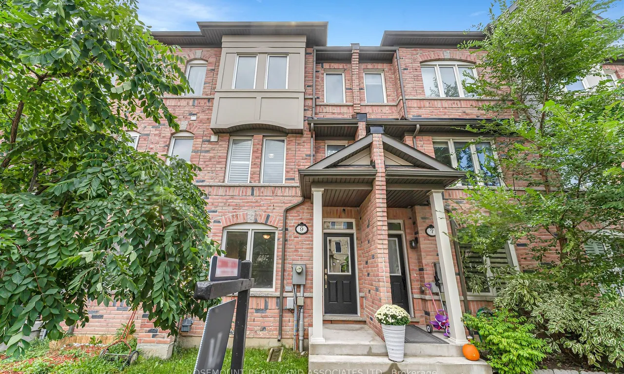 9 De Jong St, Toronto, ON M1P 0C1