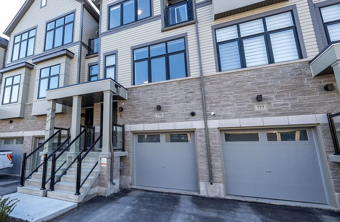 779 Eddystone Path, Oshawa, ON L1H 0A7