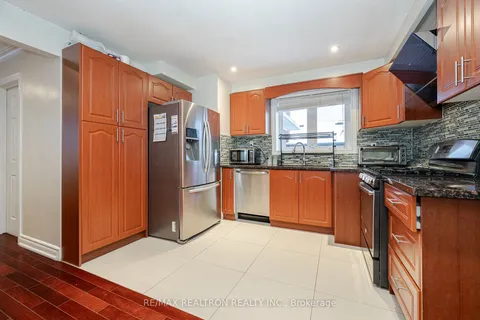 24 Gracemount Cres, Toronto, ON M1G 1K3