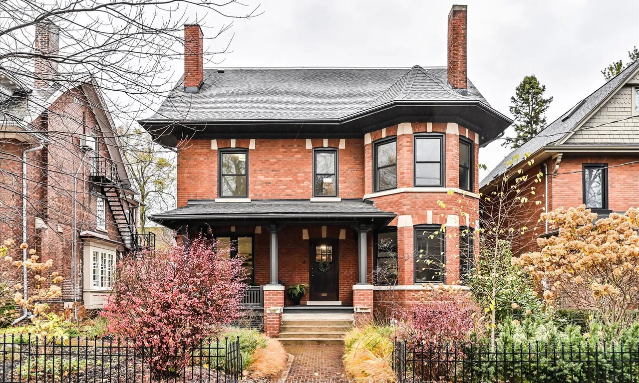 6 Lyall Ave, Toronto, ON M4E 1V8