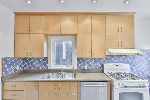 10 Wolfrey Ave, Toronto, ON M4K 1K8