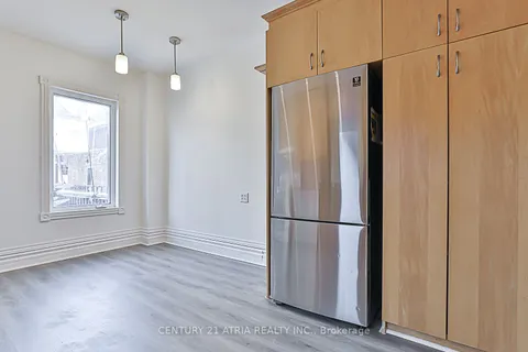 10 Wolfrey Ave, Toronto, ON M4K 1K8