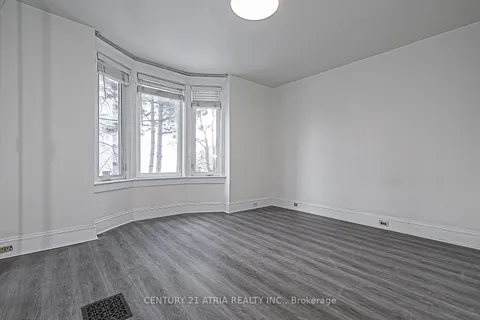 10 Wolfrey Ave, Toronto, ON M4K 1K8