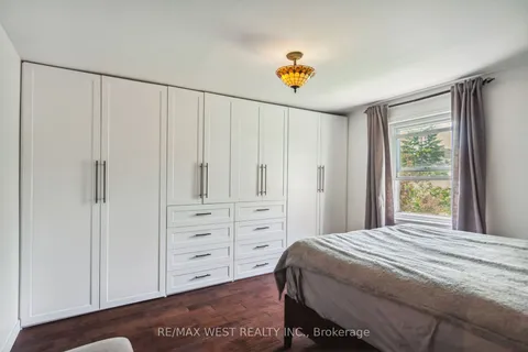 68 Hastings Ave, Toronto, ON M4L 2L2