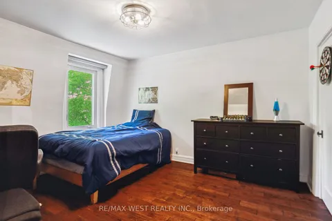 68 Hastings Ave, Toronto, ON M4L 2L2