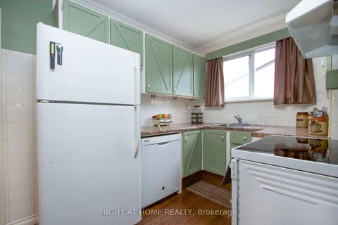 923 Bayview Ave, Whitby, ON L1N 1E2