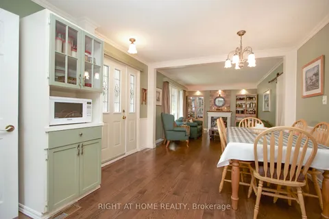 923 Bayview Ave, Whitby, ON L1N 1E2