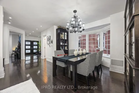 20 Fairview Blvd, Toronto, ON M4K 1L9