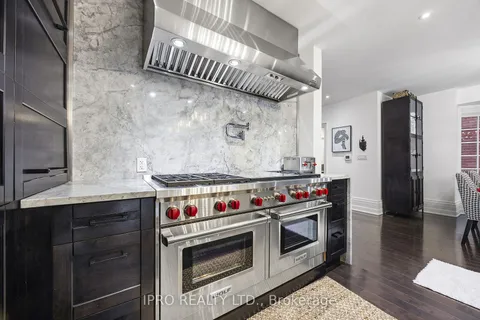 20 Fairview Blvd, Toronto, ON M4K 1L9