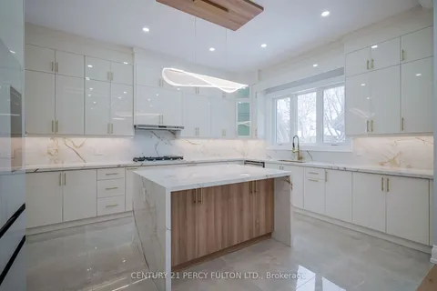 186 Phyllis Ave, Toronto, ON M1M 1Y8