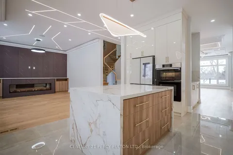 186 Phyllis Ave, Toronto, ON M1M 1Y8