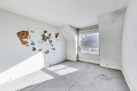 26 Balfour Ave, Toronto, ON M4C 1T5