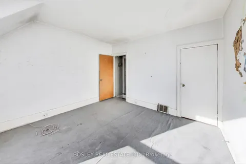 26 Balfour Ave, Toronto, ON M4C 1T5