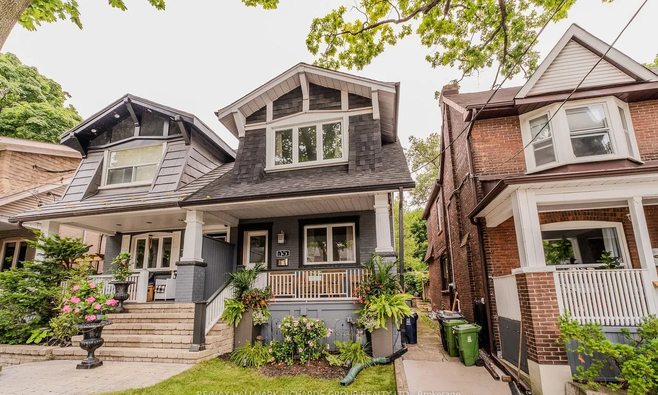 35 Kingsmount Park Rd, Toronto, ON M4L 3L2