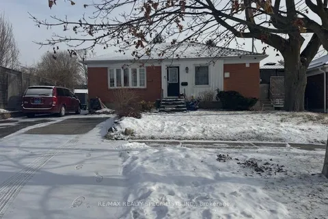 1101 Cloverdale St, Oshawa, ON L1H 4E3