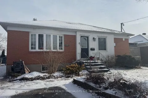 1101 Cloverdale St, Oshawa, ON L1H 4E3