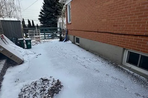 1101 Cloverdale St, Oshawa, ON L1H 4E3