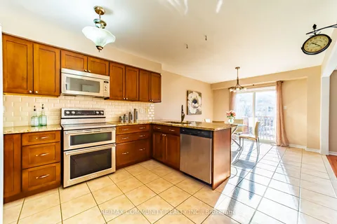 75 Hutton Pl, Clarington, ON L1C 5K1