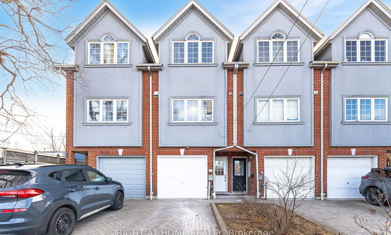 2525 Gerrard St, Toronto, ON M1N 1W9