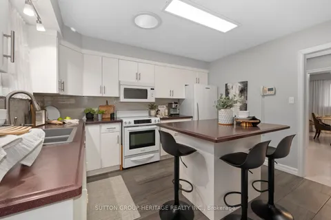 5 Swanston Cres, Ajax, ON L1S 3J5