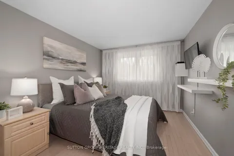 5 Swanston Cres, Ajax, ON L1S 3J5