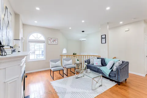 1073 Mountview Dr, Oshawa, ON L1K 2L3