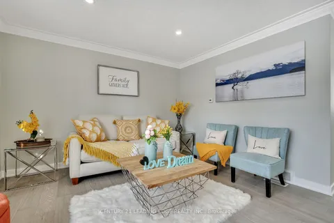 773 Somerville St, Oshawa, ON L1G 4J4