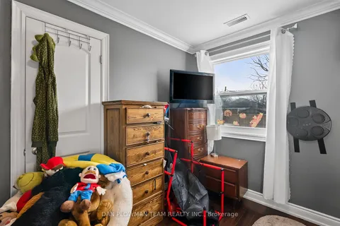 210 Wilson Rd, Oshawa, ON L1H 6C3