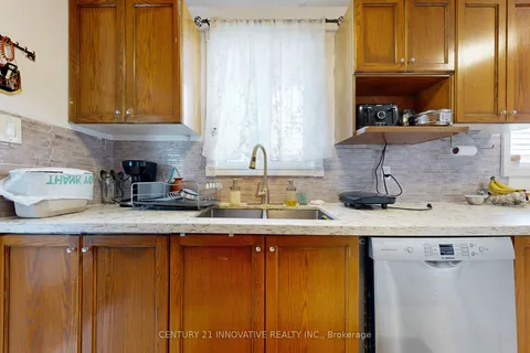 18 Lowry Sq, Toronto, ON M1B 1N6