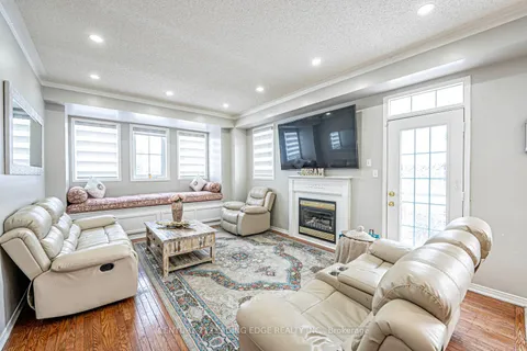 145 Woodbine Pl, Oshawa, ON L1L 1C5