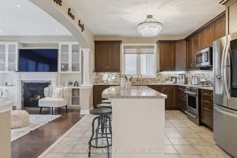 25 Jarrow Cres, Whitby, ON L1M 0G9
