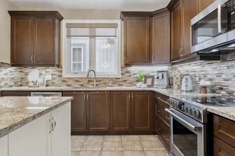 25 Jarrow Cres, Whitby, ON L1M 0G9