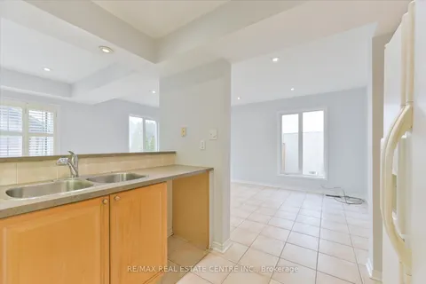 602 Amaretto Ave, Pickering, ON L1X 2V2