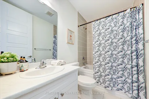 3316 Thunderbird Prom, Pickering, ON L1X 0N4