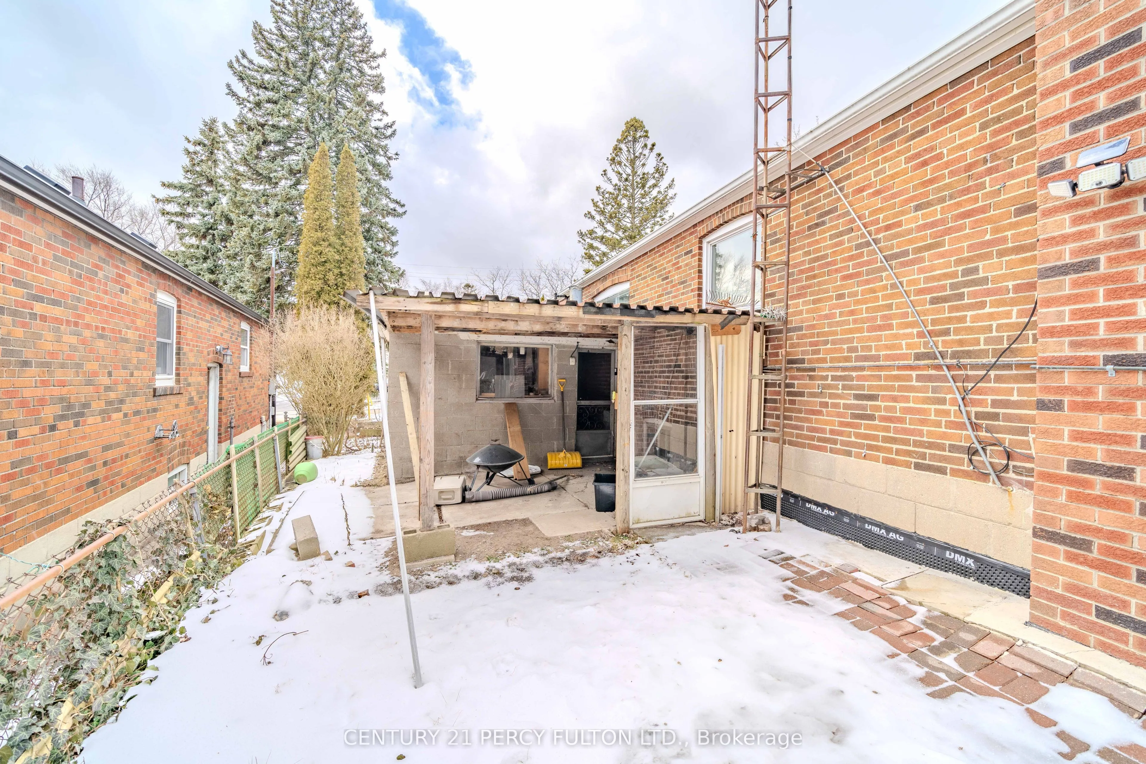 63 Midland Avenue, Toronto, ON M1N 3Z8